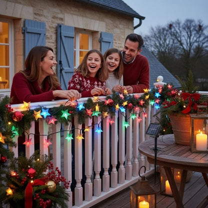 Famille rit avec guirlande exterieur noel solaire étoiles multicolores 