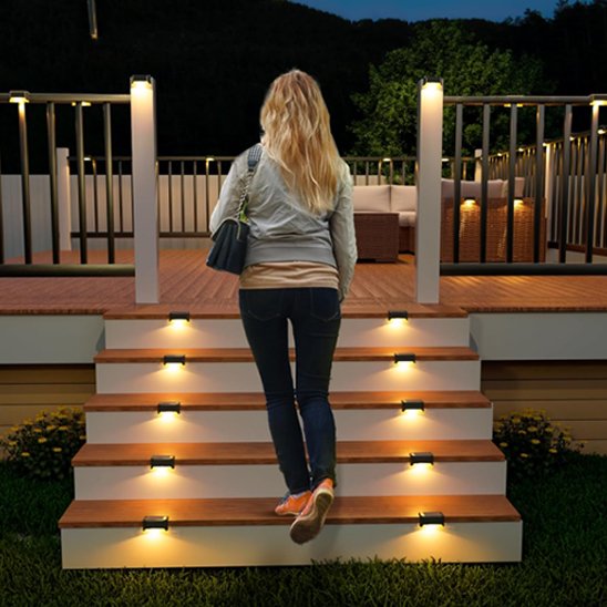 Lampe solaire fixation luminosité chaude boitier noir escalier côté