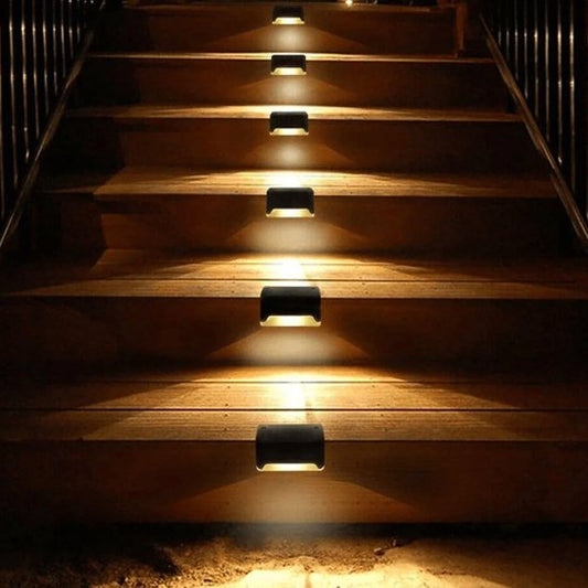 lampe solaire fixation luminosité chaude boitier noir escalier centre