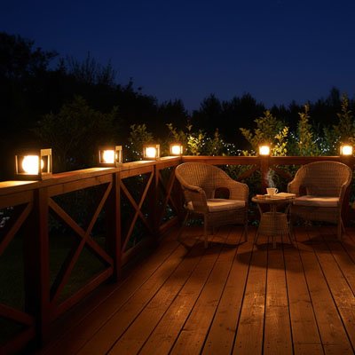 Lampe solaire luminosité chaude muret terrasse 