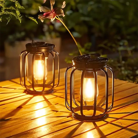lanterne solaire exterieur posée table extérieure beau jeux lumière